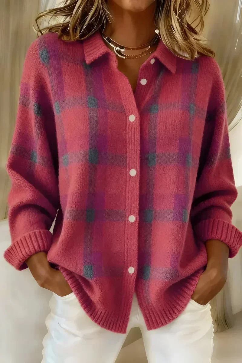 Ashley | Clásico Cardigan de Cuadros con Cuello Rosa