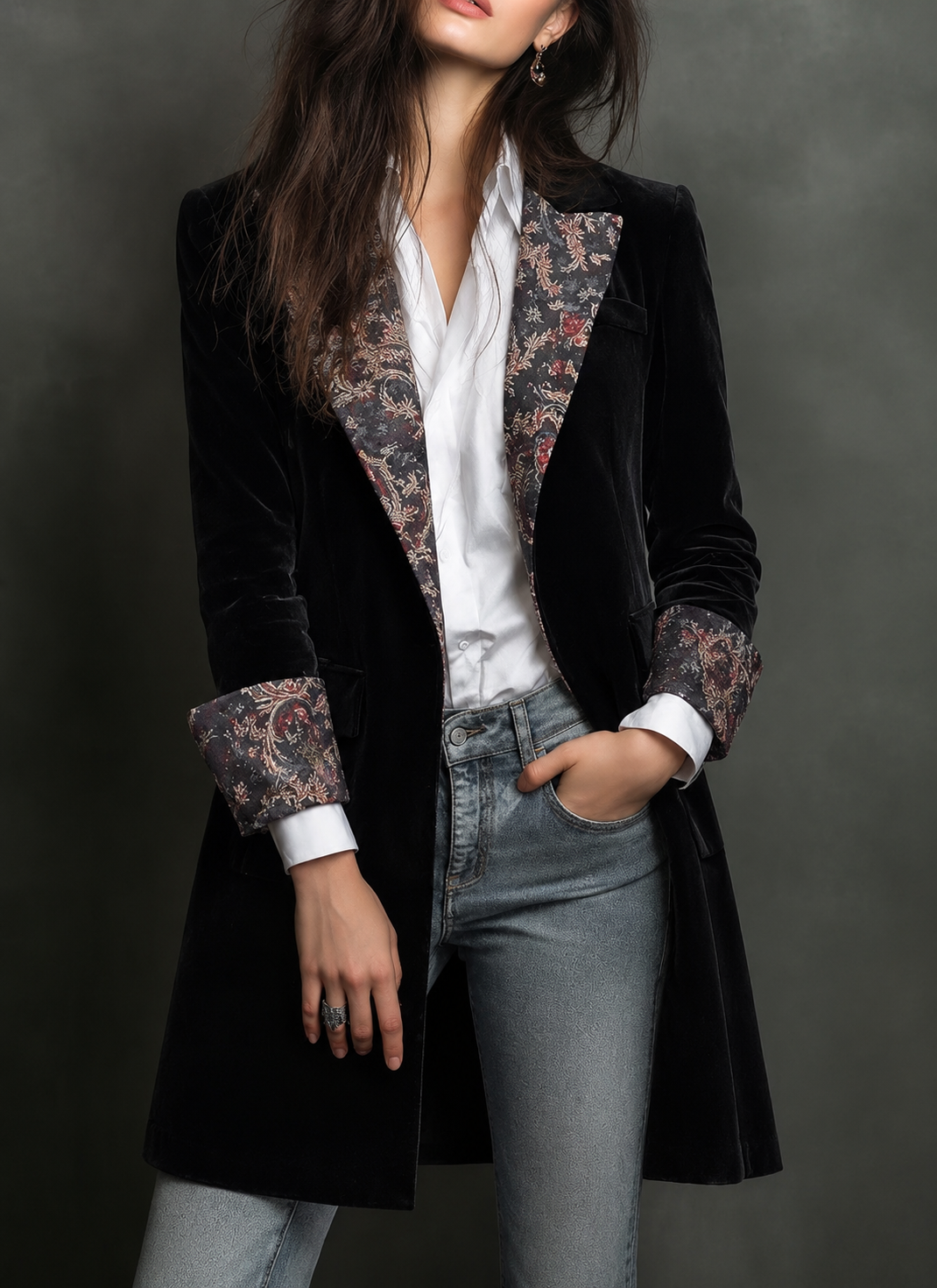 Léontine | Blazer Negro Entallado con Diseño Barroco