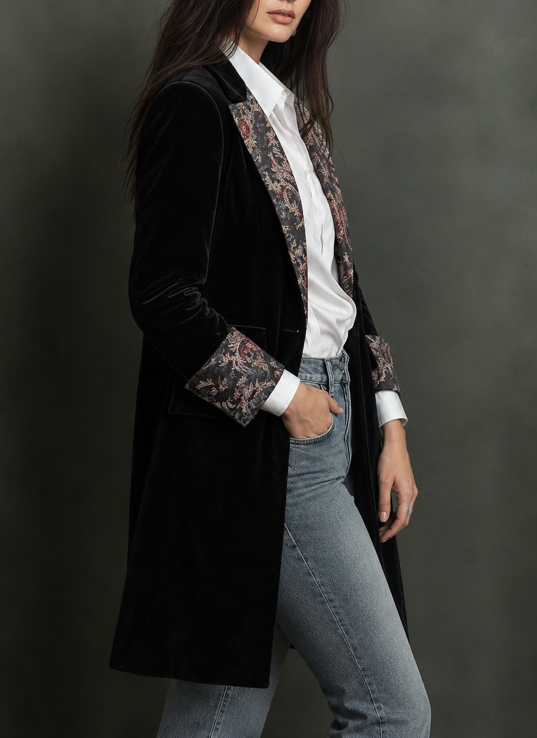 Léontine | Blazer Negro Entallado con Diseño Barroco